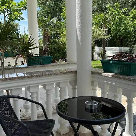 Frenki's Appartments Hotel