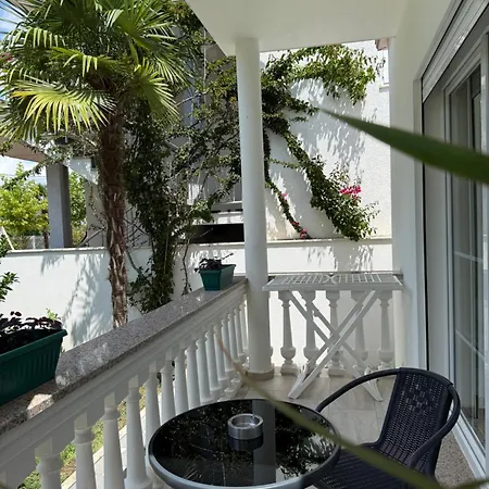 Frenki's Appartments Hotel *