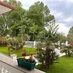 Frenki's Hotel Velipojë