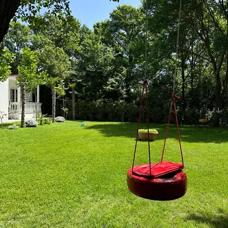 מלון Frenki's Velipojë