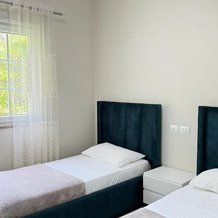 Frenki's Appartments מלון Velipojë