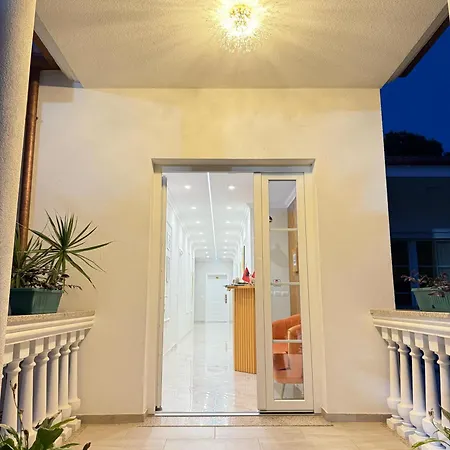 Frenki's Hotel Velipojë