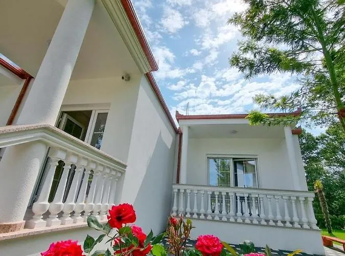 Frenki's * Velipojë